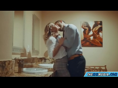 ❤️ Když vás na veřejných záchodcích svádí prsatá blondýna. Anal porno u porna cs.com-porn-hat.ru